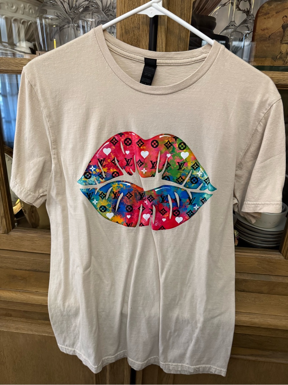 Gildan Cream Short-Sleeve Tee with Multicolor Lip Graphic
